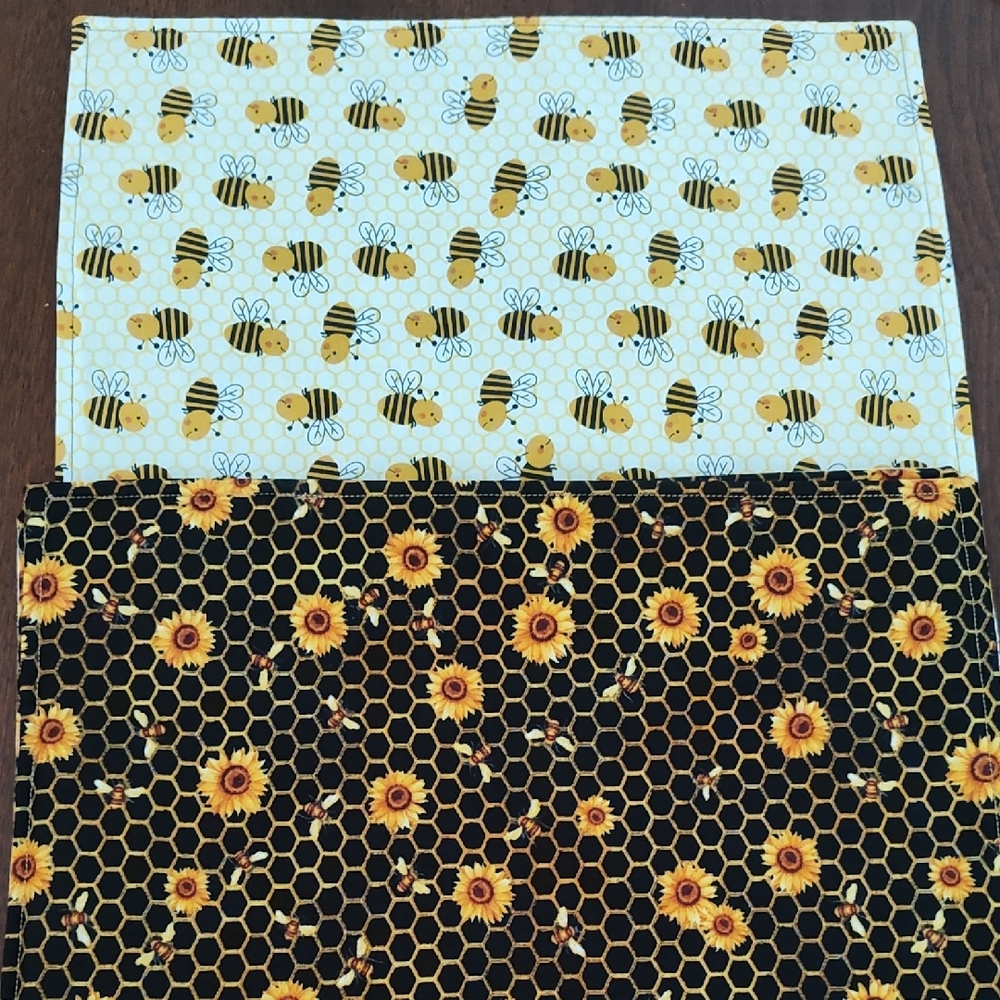 Bee and Sunflower Patterned Placemats. 4